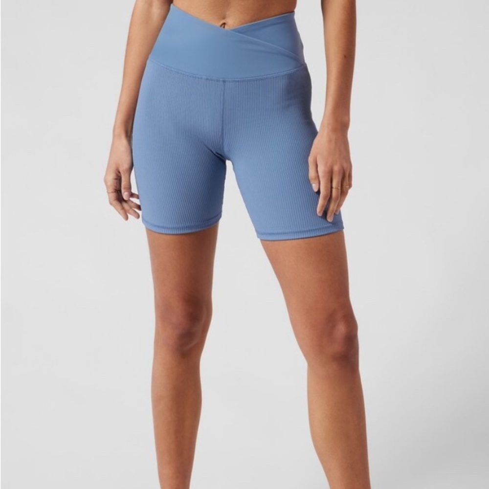 Athleta Elation Crossover Rib 7”short